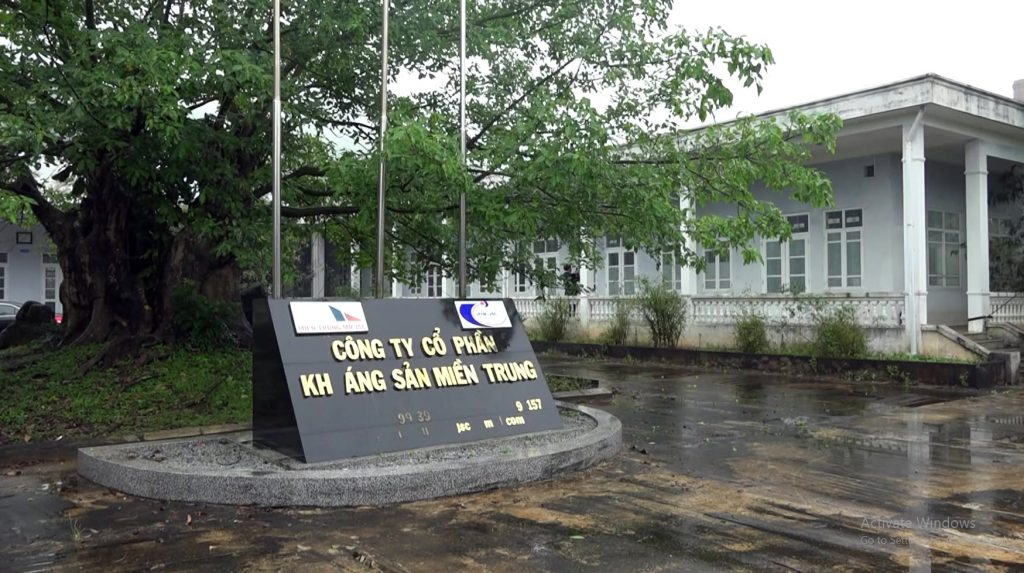 Tài sản bảo đảm là Tài sản gắn liền trên đất thuê và hệ thống máy móc thiết bị.